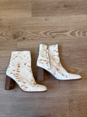 Sam Edelman Cow Hair Ankle Boots Size 8.5 Western Spotted Leather Block Heel